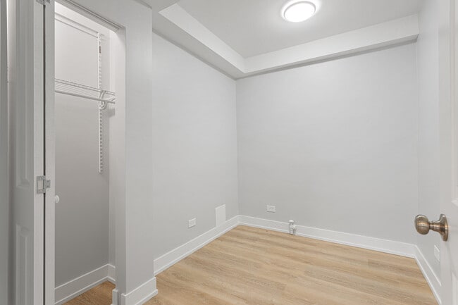 Building Photo - 6026 N Winthrop Ave