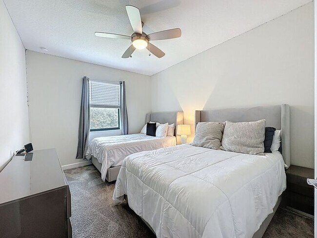 Building Photo - Beautiful Furnished townhome in Vistas of ...