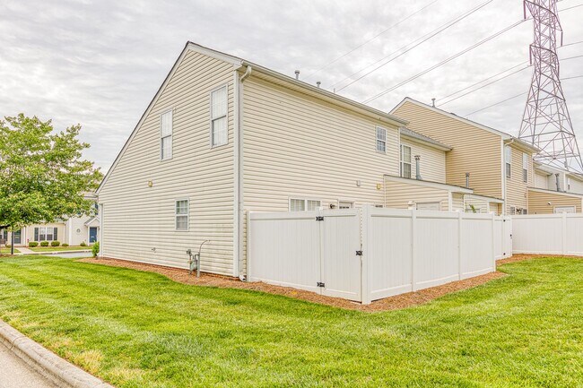 Building Photo - Beautiful 2-Story 3 bedroom and 2.5 townhouse in High Point, off Skeet Club Rd and Eastchester