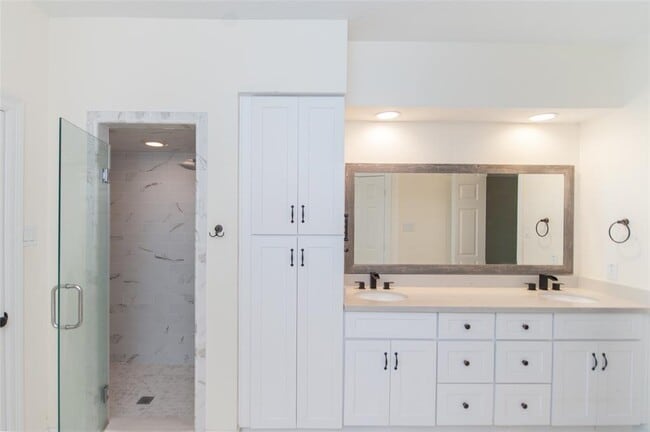 Building Photo - 738 Plainwood Dr