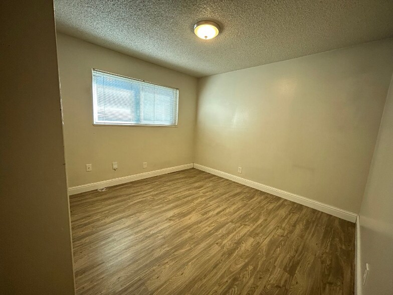 Building Photo - 316 W 4th Ave