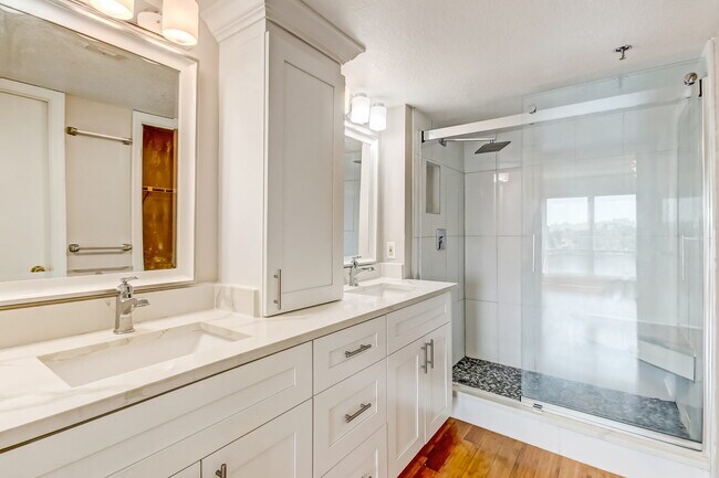 Building Photo - 204 Quayside Cir