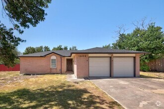 Building Photo - 1404 Greenfield Dr
