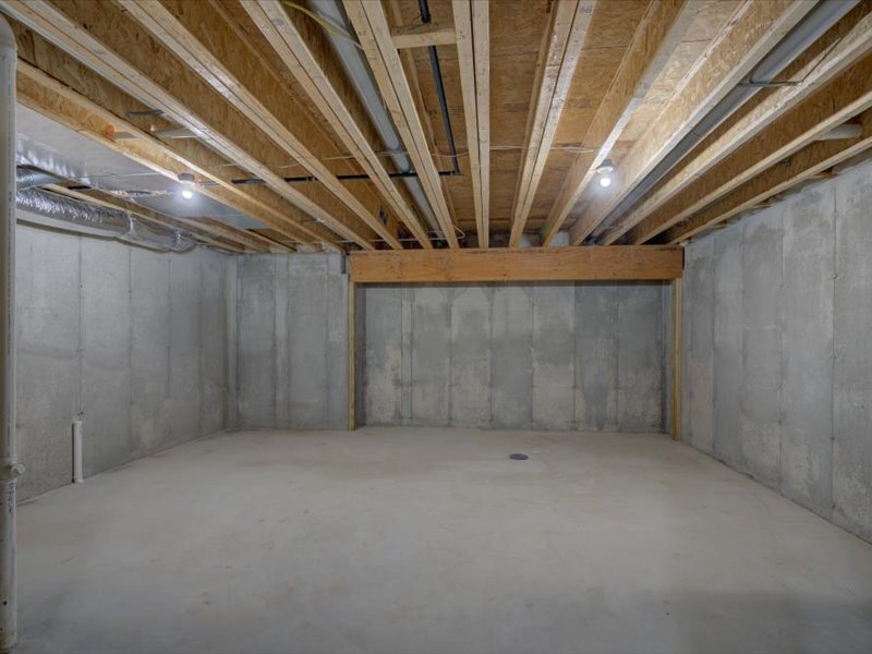 Building Photo - 4880 Romaine Rd