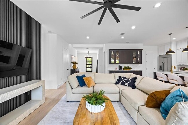 Building Photo - 3601 W Platt St