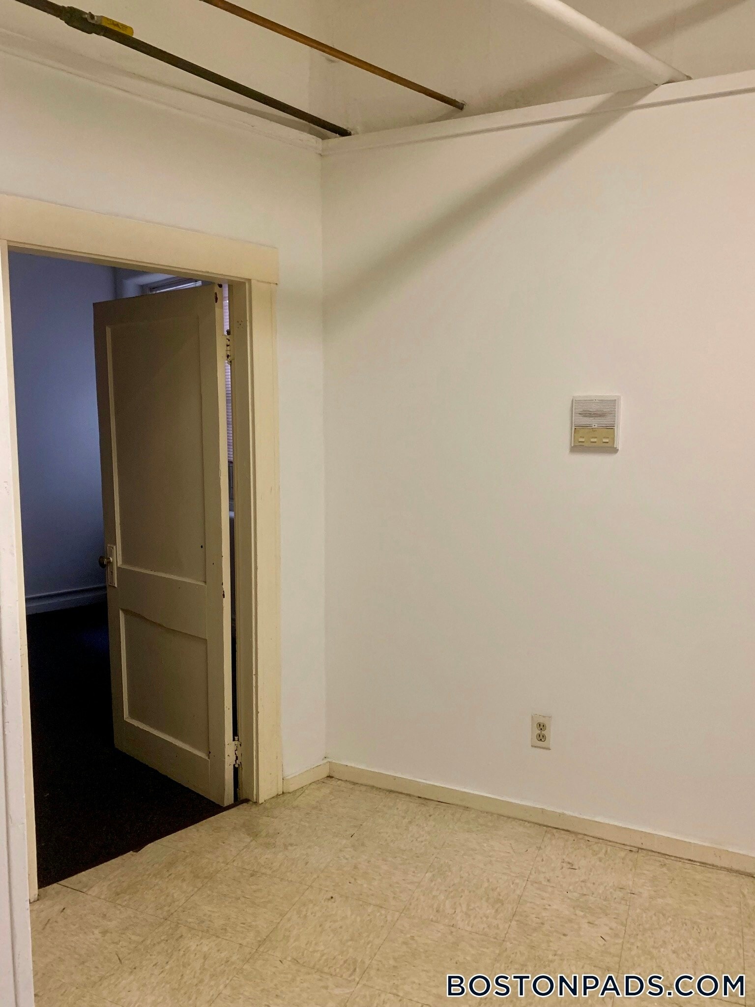 Building Photo - 137 Park Dr