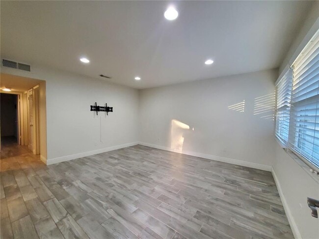 Building Photo - 3107 W Horatio St