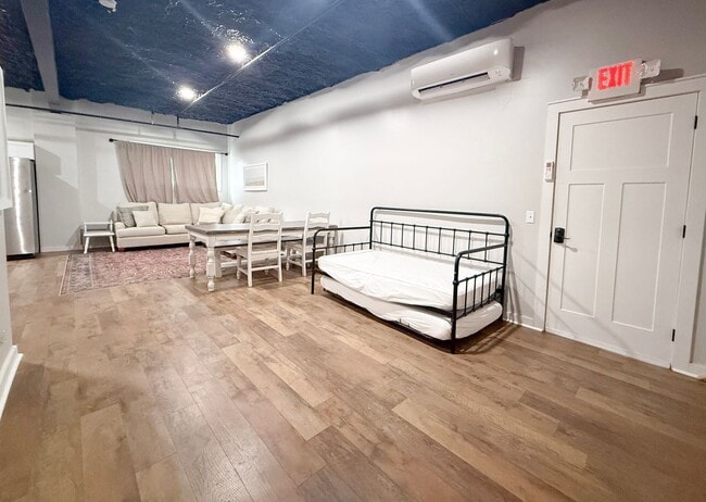 Building Photo - 209 S Church St