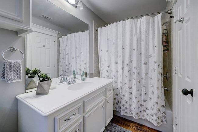 Building Photo - 516 Heights Blvd