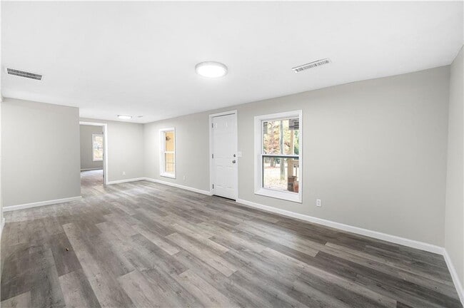 Building Photo - 5955 Kemp Dr