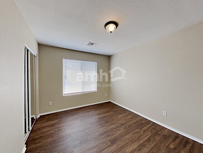 Building Photo - 1026 E Chambers St