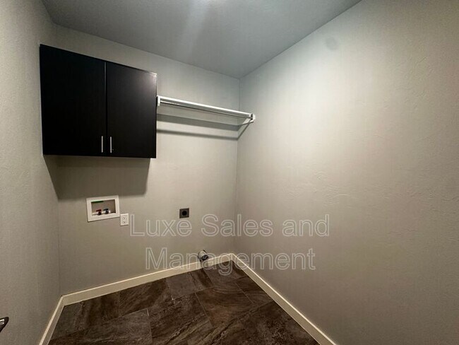 Building Photo - 17604 Sunny Hollow Rd