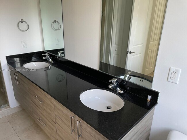 Building Photo - 2714 SW 81st Terrace