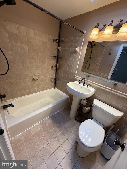 Building Photo - 3555 Churchill Ln