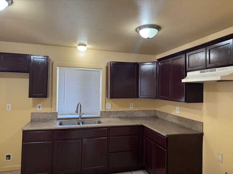 Building Photo - 15268 Center St