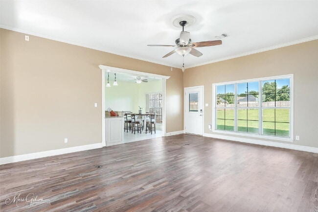 Building Photo - "Charming 4-Bedroom Gem with Spacious 2091...