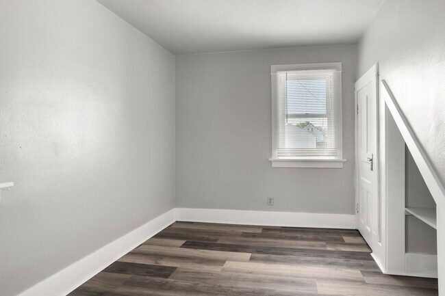 Building Photo - 1609 25th St