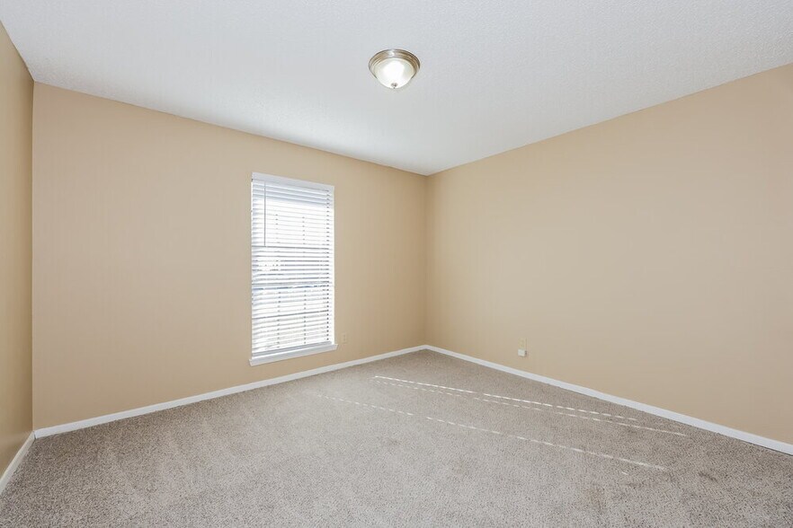 Building Photo - 1825 Prince Dr