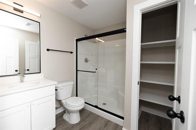 Building Photo - 542-544 W 50th Ct S