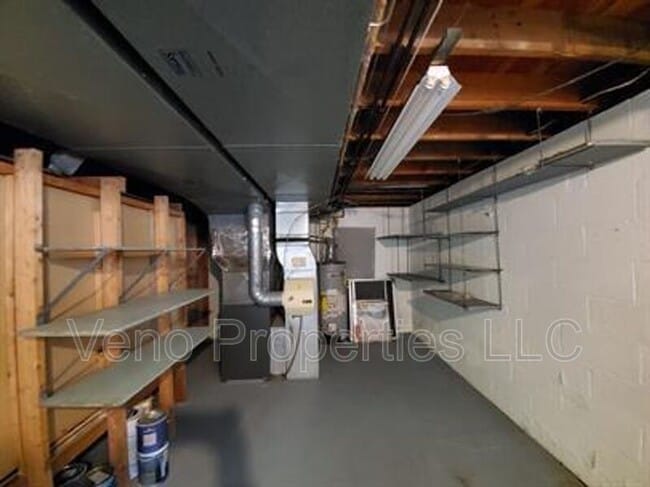 Building Photo - 15 Rivercrest Dr