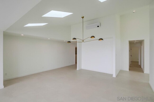 Building Photo - 14066 Crest Way