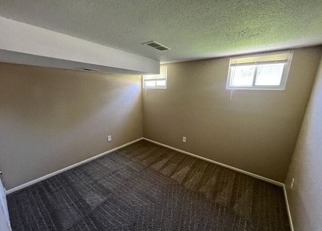 Building Photo - Spacious Split Level Duplex in Lee’s Summit!