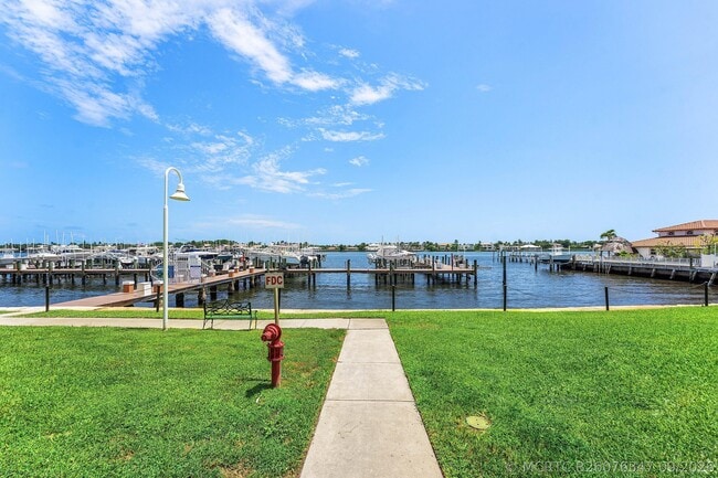 Building Photo - 167 Yacht Club Way