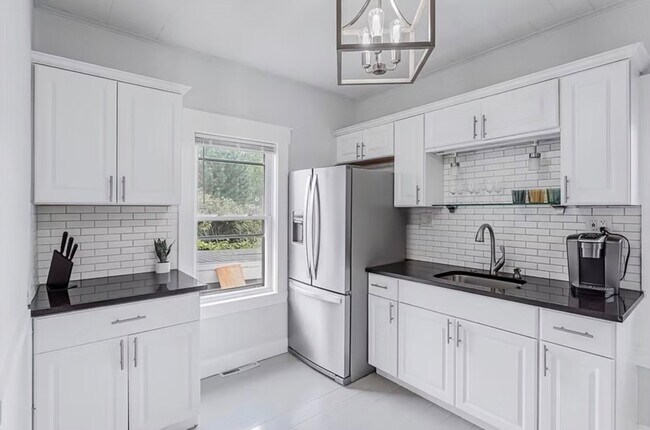 Building Photo - 67 Curtis Rd