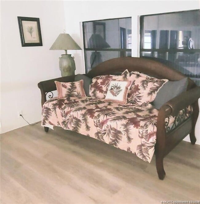 Building Photo - 7777 SE Continental Dr