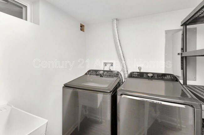 Building Photo - 5026 23rd St S