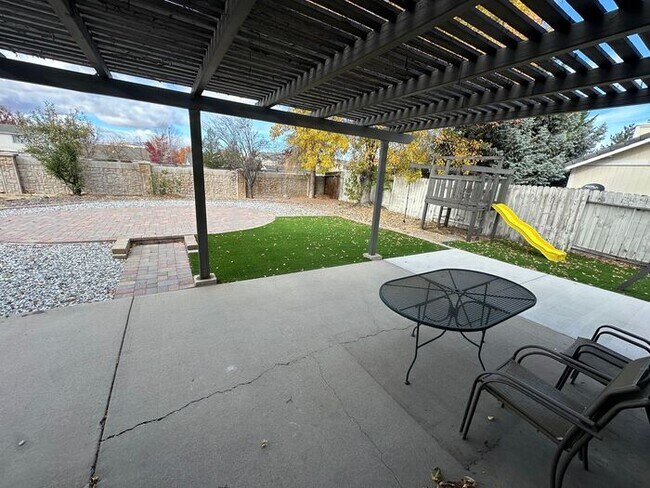 Building Photo - MOVE IN SPECIAL!! DEPOSIT MOVES YOU IN!!!