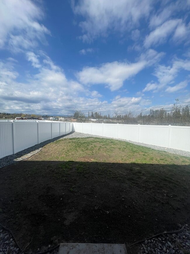 Building Photo - Newly Built Townhouse