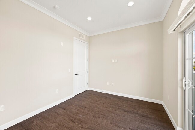 Building Photo - 342 Myrtle St