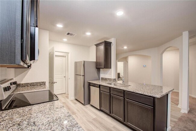 Building Photo - Charming 3BR House in Cleveland