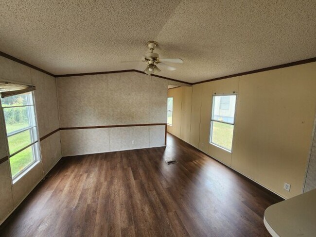 Building Photo - 42 Wilma Ln