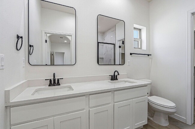 Building Photo - 3 bedroom 2 bath with washer and dryer in 79928
