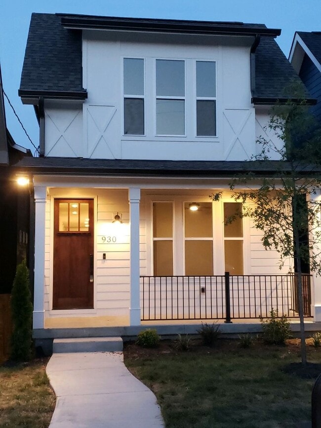 Building Photo - Charming 3-Bedroom, 2.5-Bath Home in Prime Downtown Nashville Location