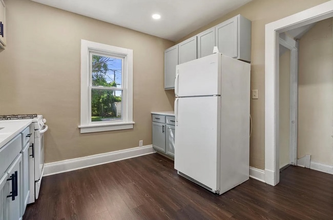 Building Photo - 1509 Kenosha SFH