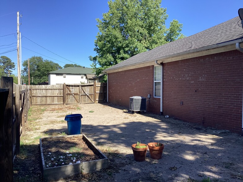 Privacy fenced backyard with patio - 5408 S Y St
