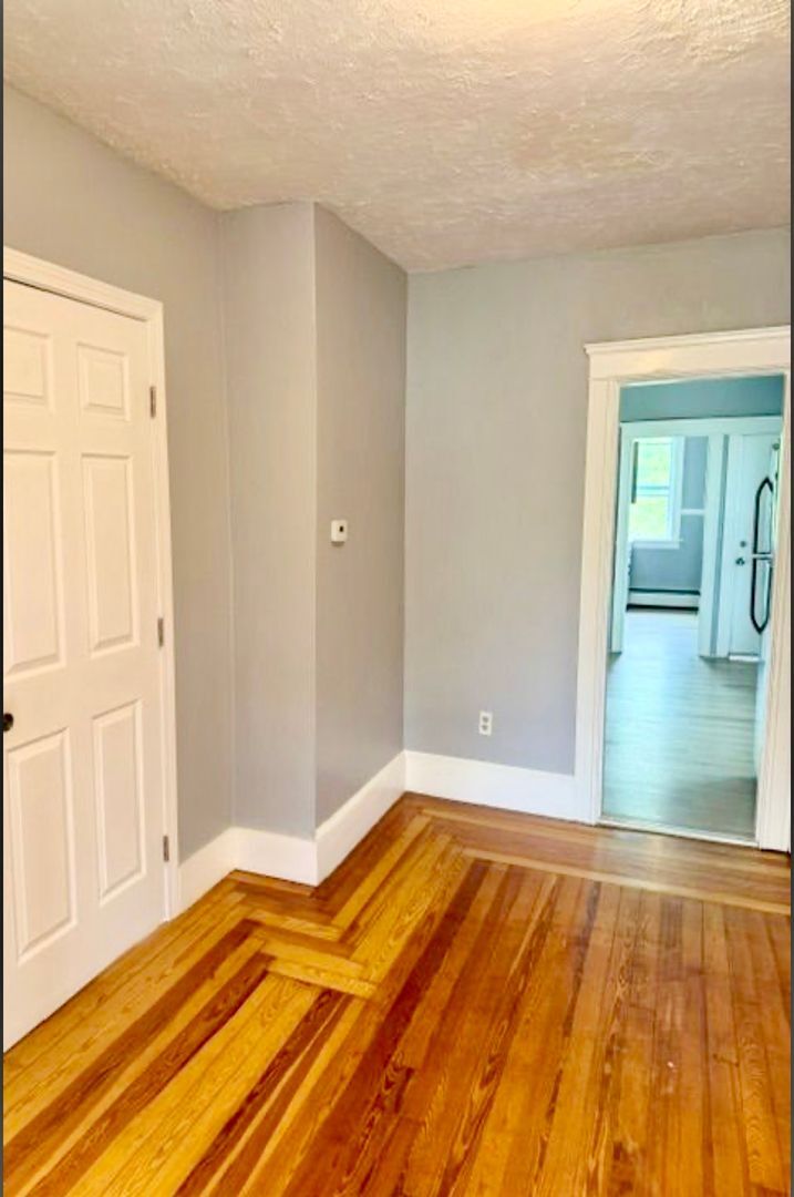 Building Photo - 572 Gaskill St
