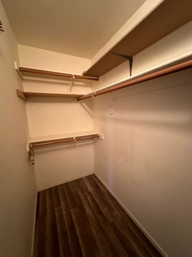 Building Photo - MUST SEE 2 BEDROOM CONDO!