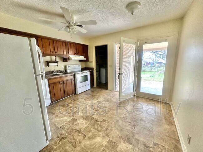 Building Photo - 102 Susan Ct