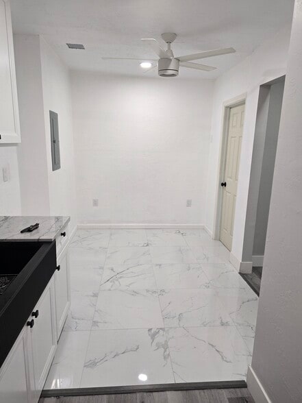 Building Photo - 1429 Gowin St