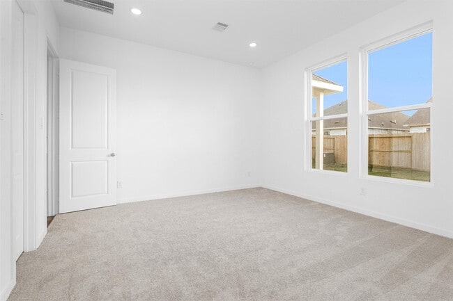 Building Photo - 29323 Meadowcreek Hl Dr