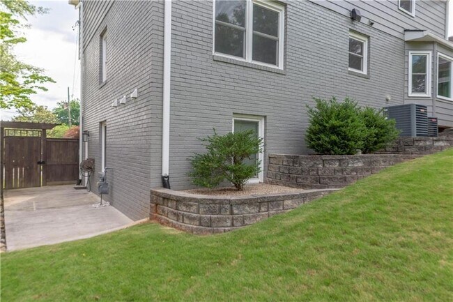 Building Photo - 3935 Briaridge Cir