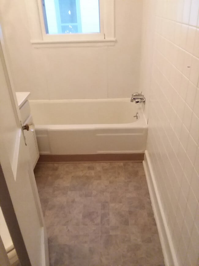 Building Photo - 225 W 1st St