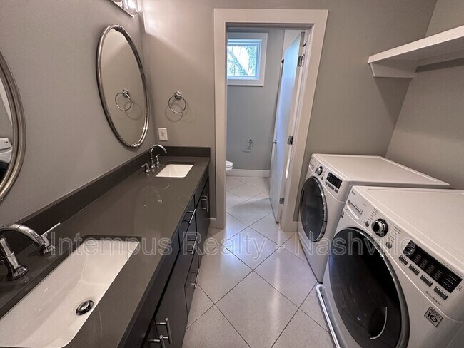 Building Photo - 929 13th Ave S