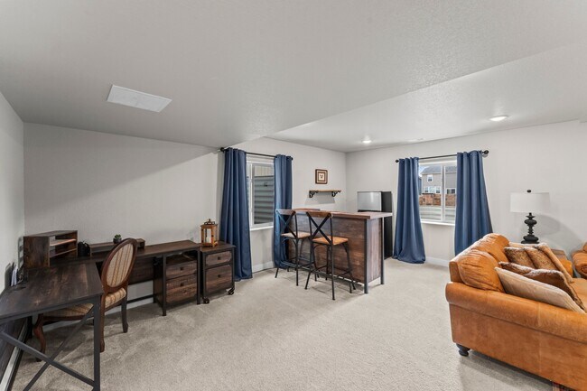 Building Photo - 5204 Roundhouse Dr