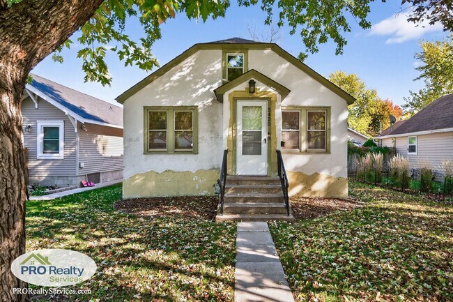 Building Photo - Recently Remodeled 2 Bedroom Home