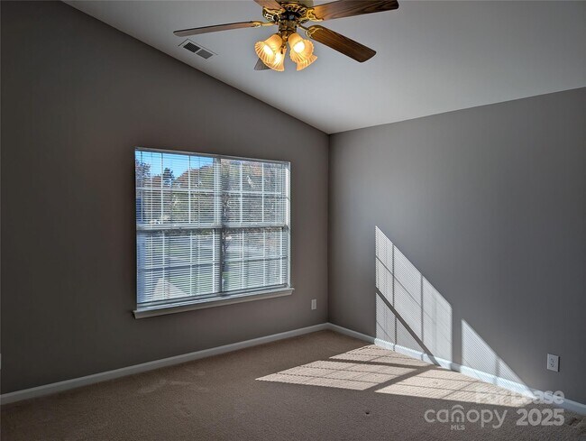 Building Photo - 160 Stone Ridge Ln